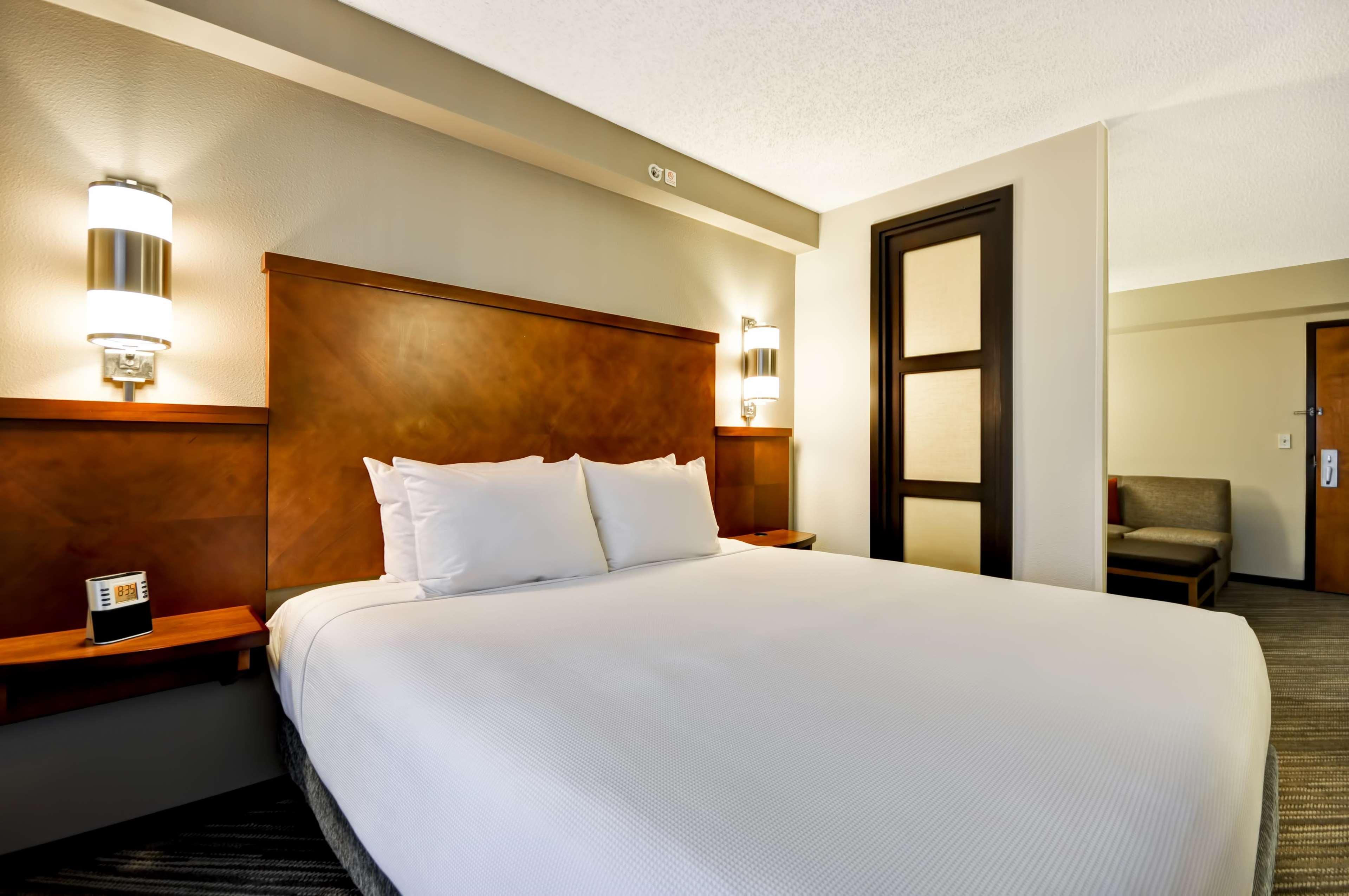 Hyatt Place Uptown 3*
