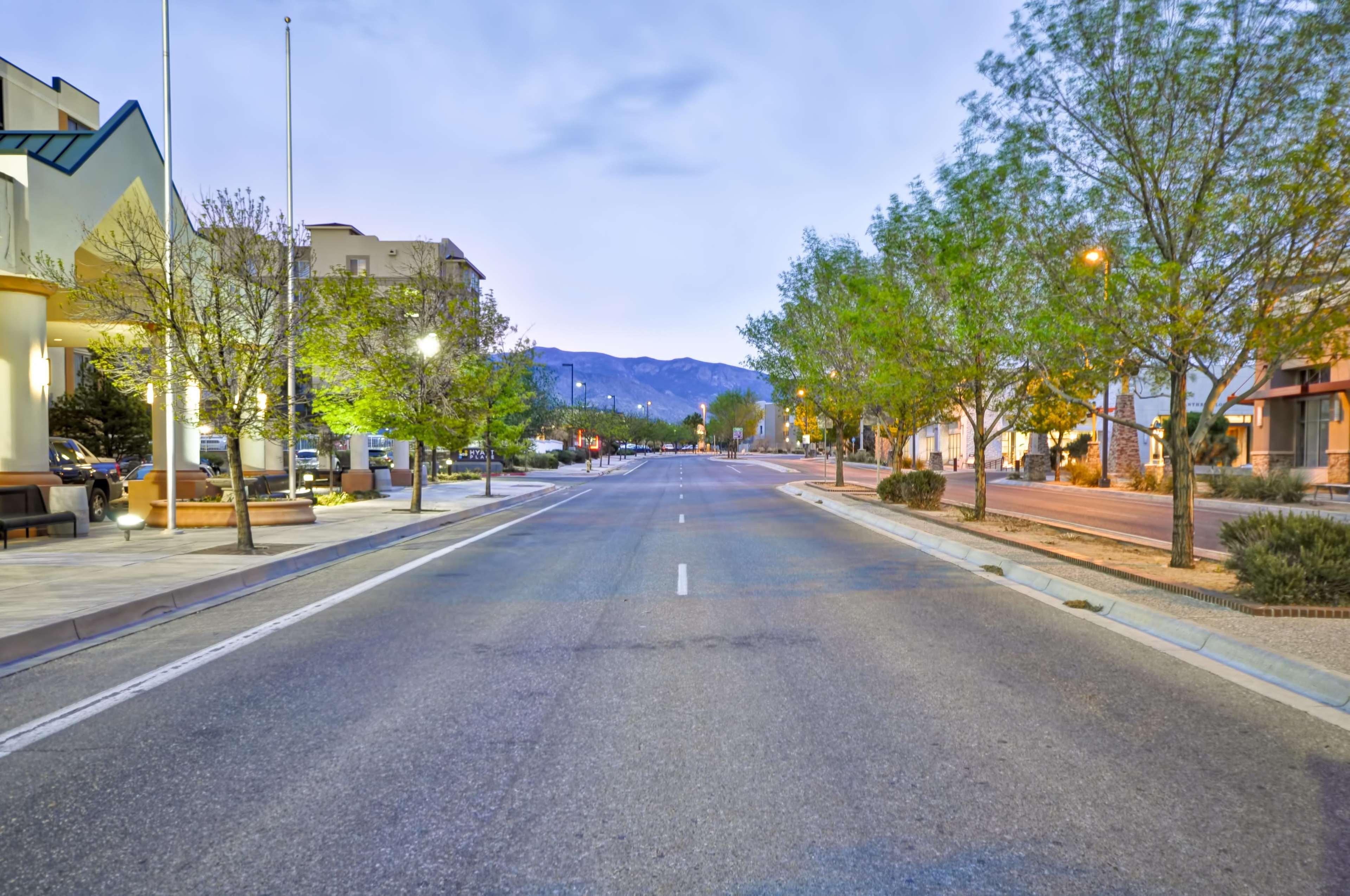 Hyatt Place Uptown 3*