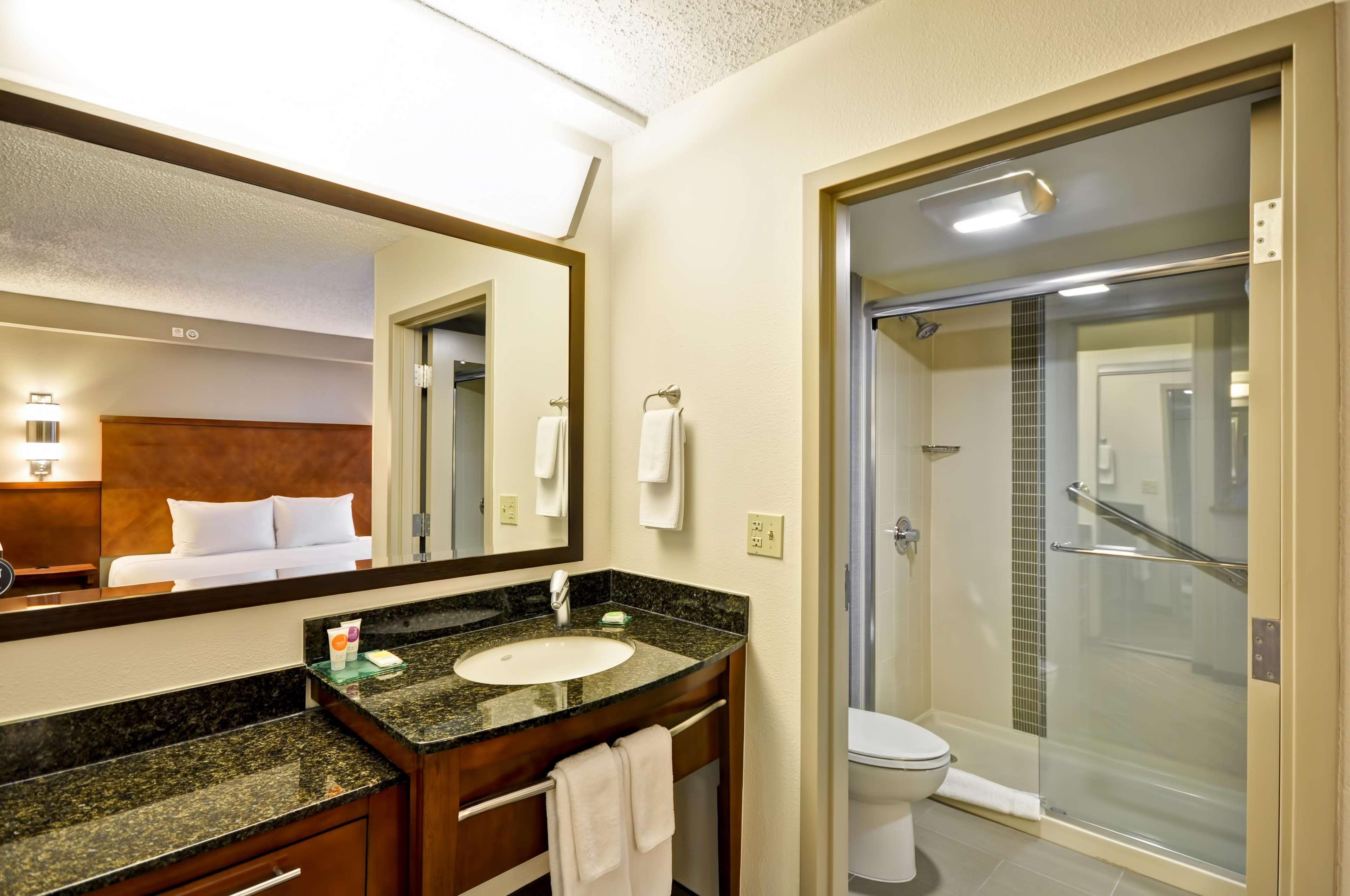 Hyatt Place Uptown 3*