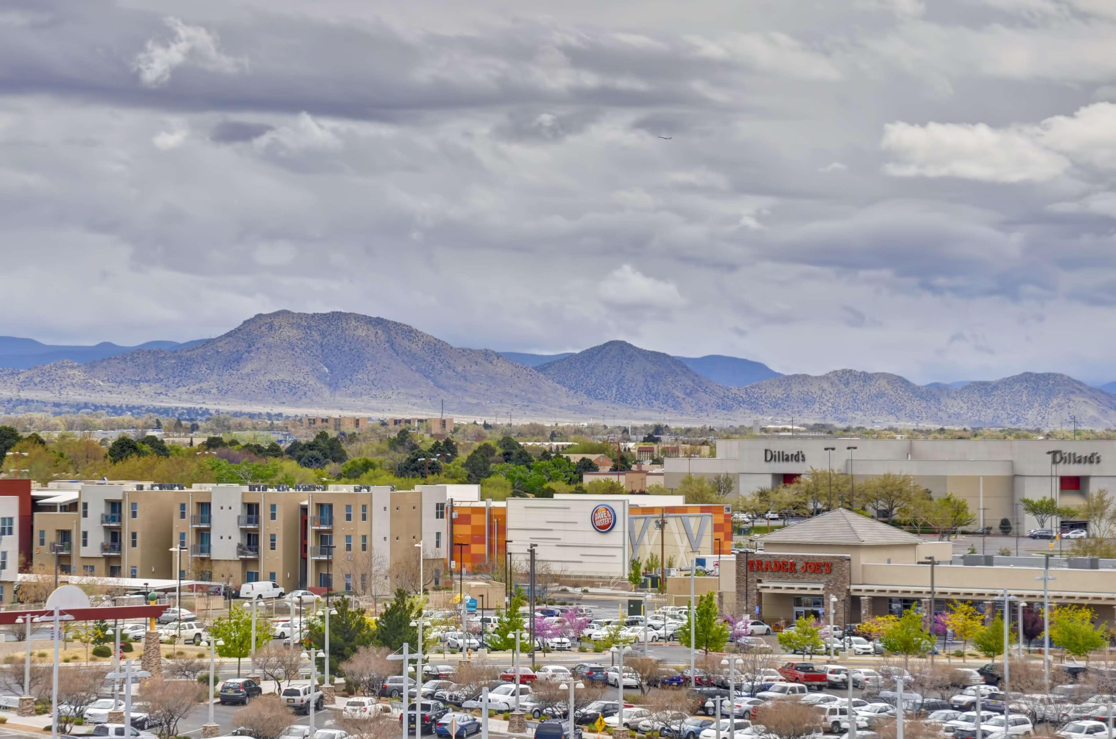 Hyatt Place Uptown 3*